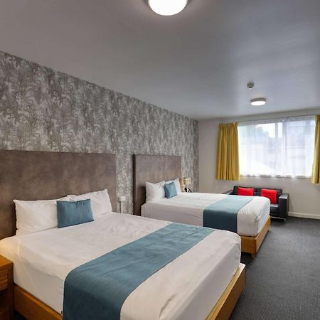 Ramada By Wyndham, Hamilton City Center Extérieur photo