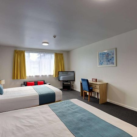 Ramada By Wyndham, Hamilton City Center Extérieur photo