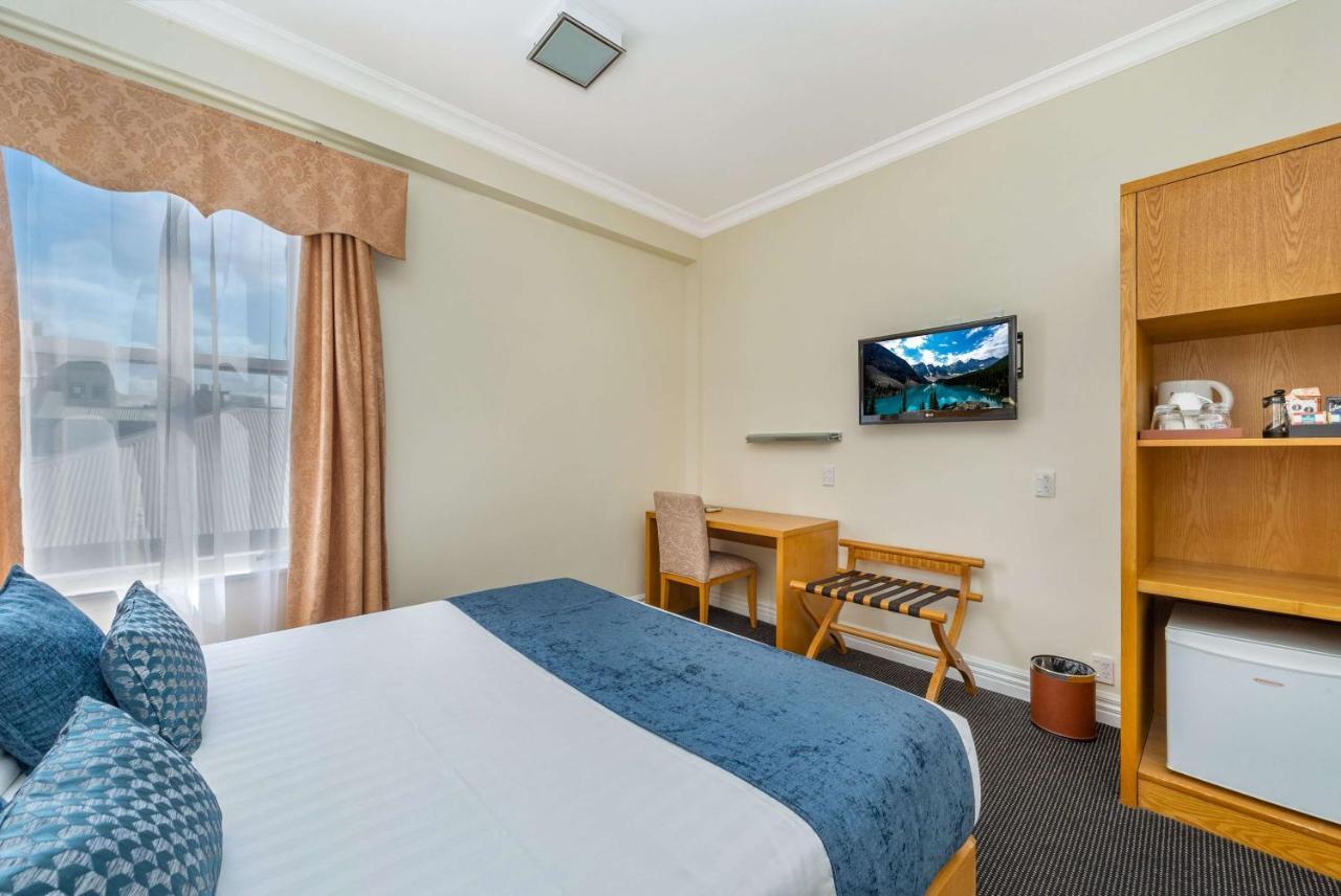 Ramada By Wyndham, Hamilton City Center Extérieur photo