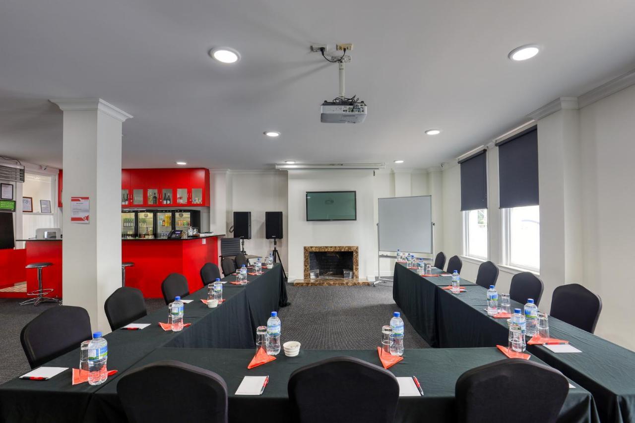 Ramada By Wyndham, Hamilton City Center Extérieur photo