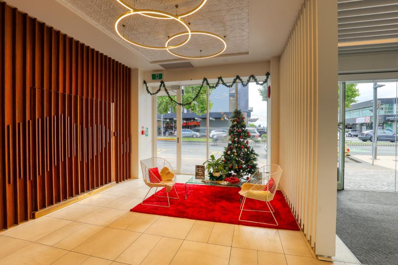 Ramada By Wyndham, Hamilton City Center Extérieur photo
