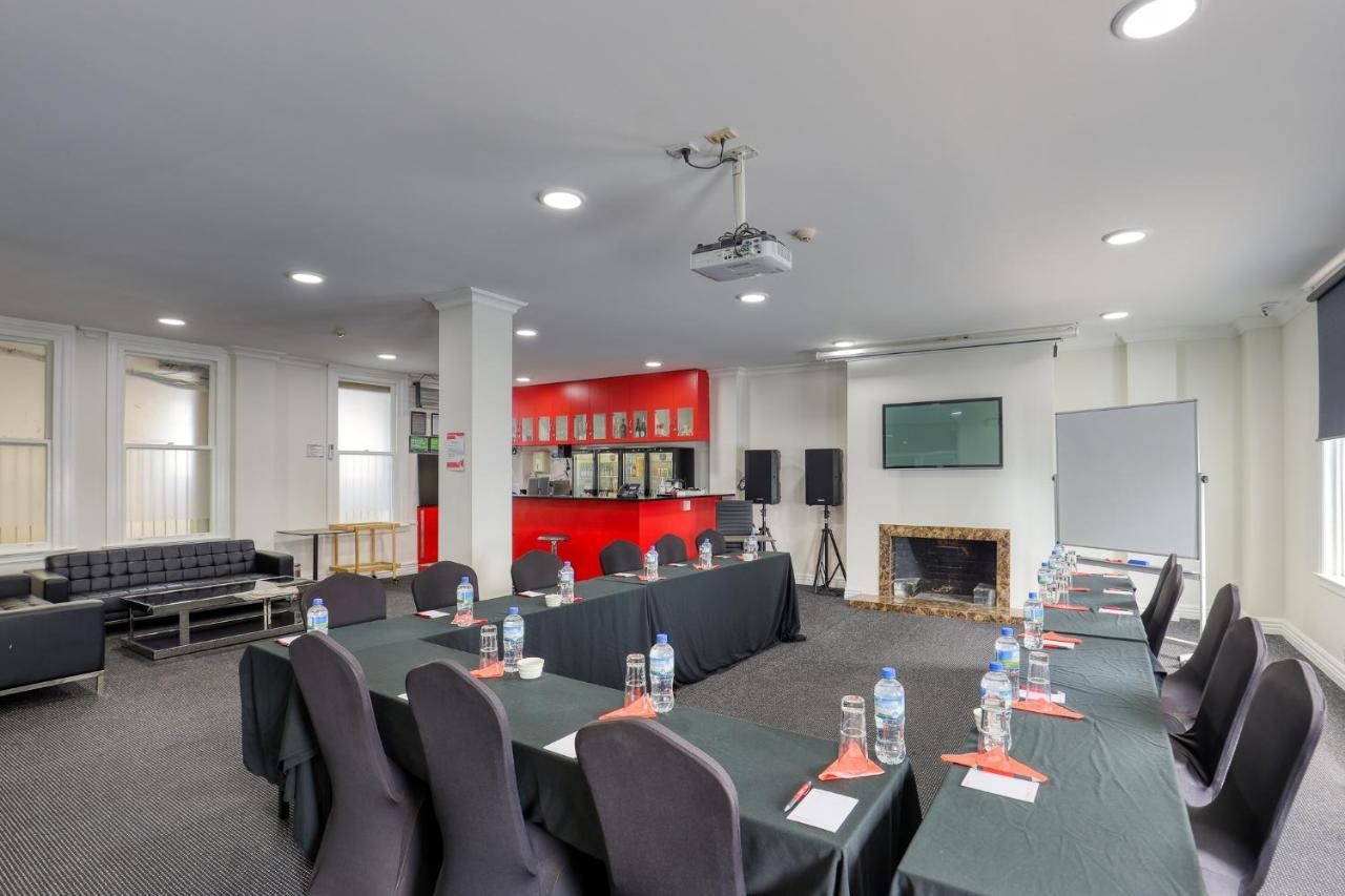 Ramada By Wyndham, Hamilton City Center Extérieur photo