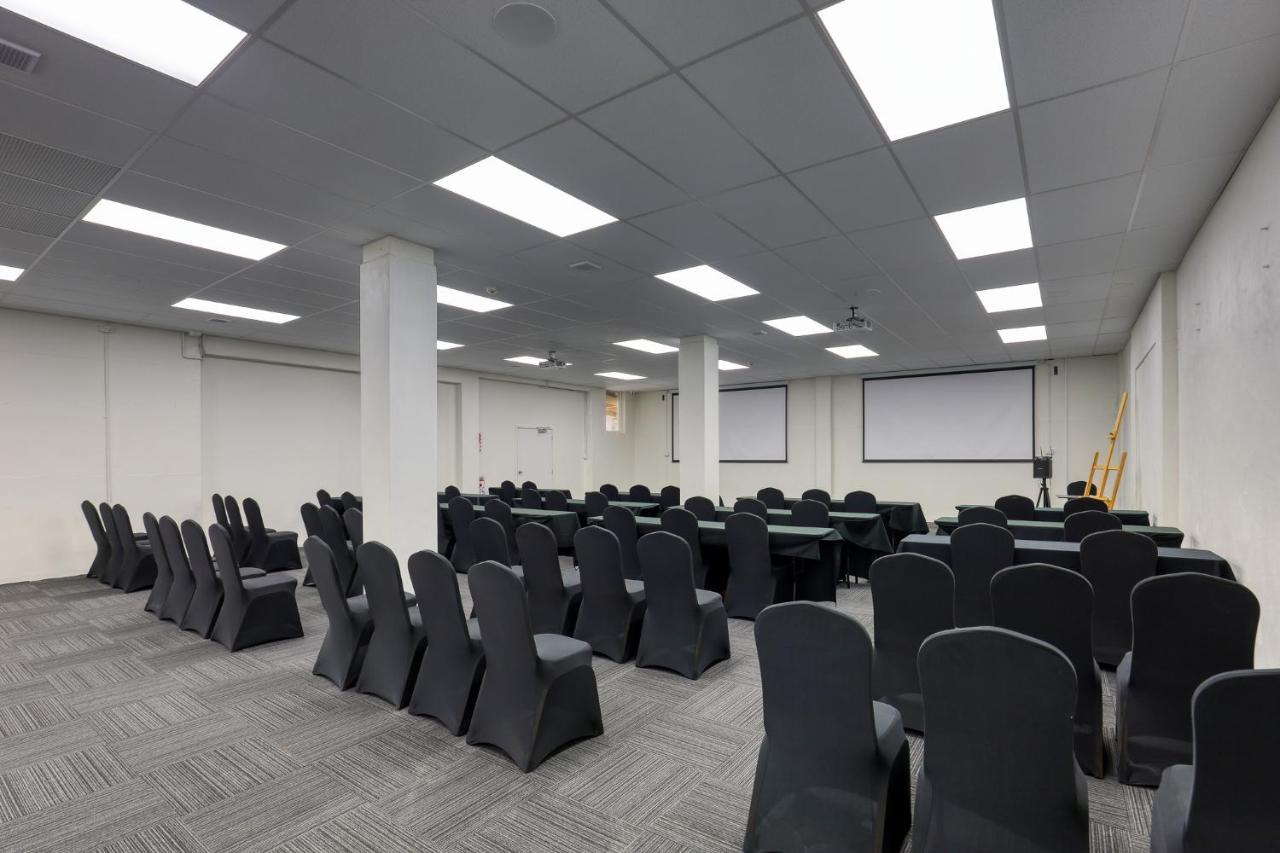 Ramada By Wyndham, Hamilton City Center Extérieur photo