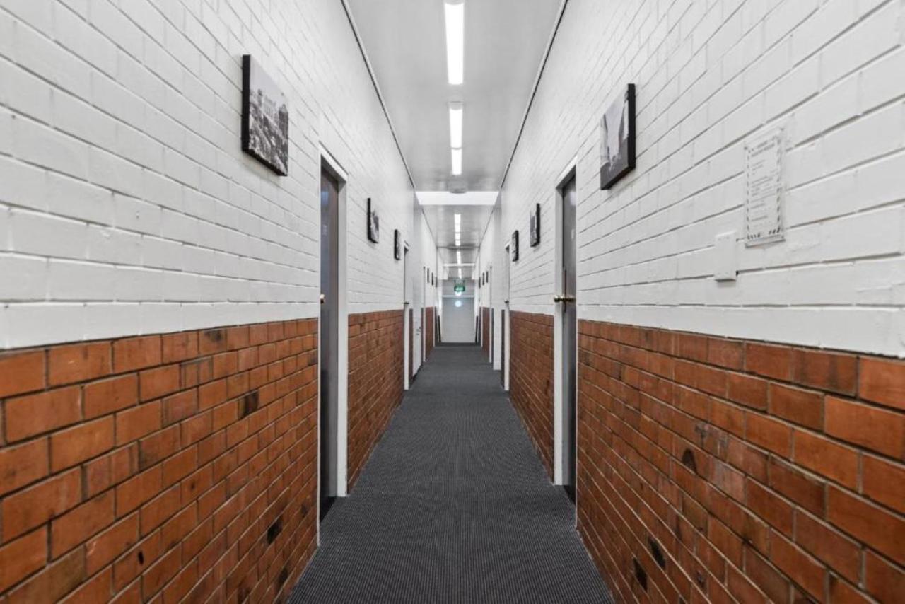 Ramada By Wyndham, Hamilton City Center Extérieur photo