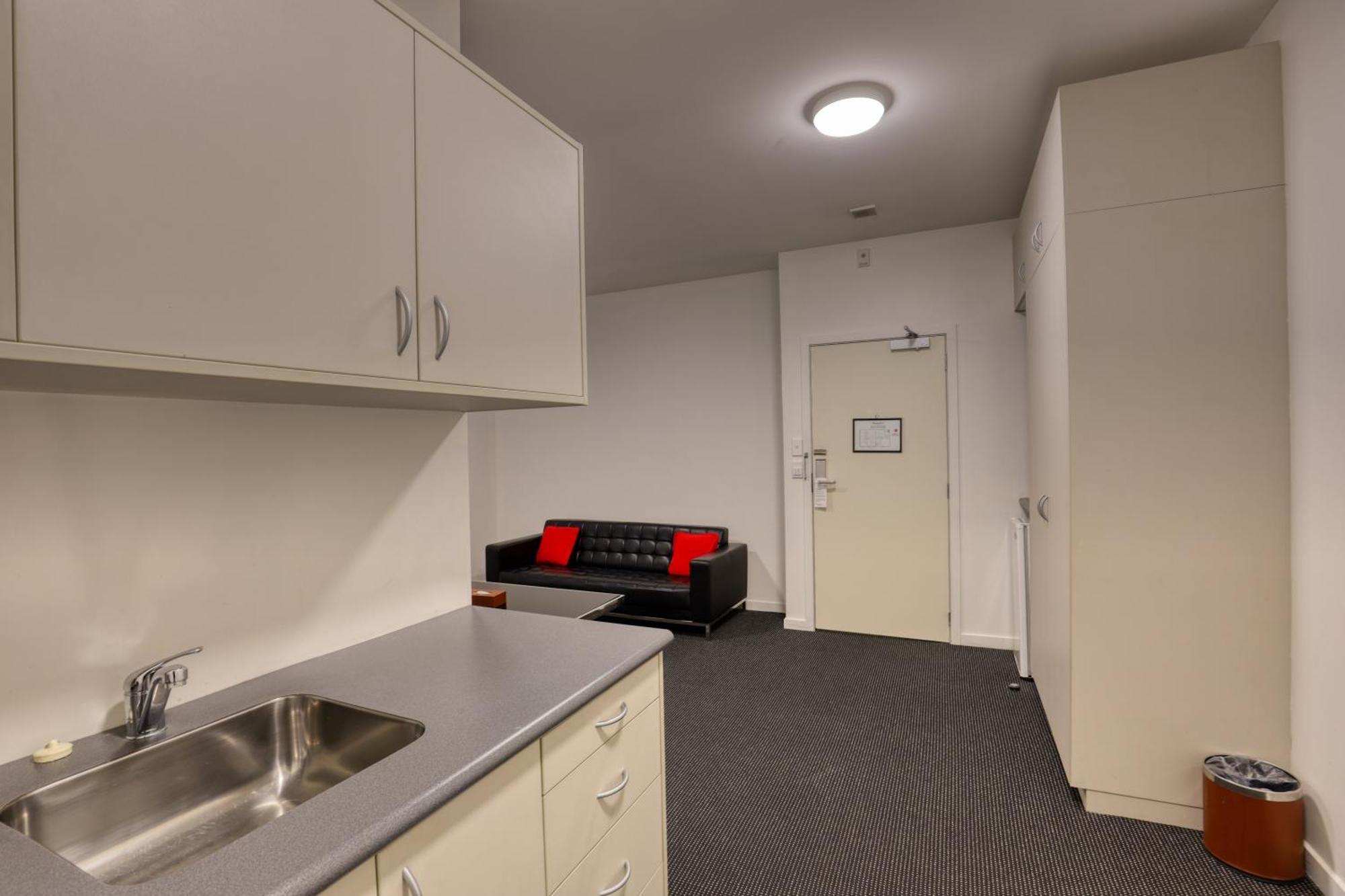 Ramada By Wyndham, Hamilton City Center Extérieur photo