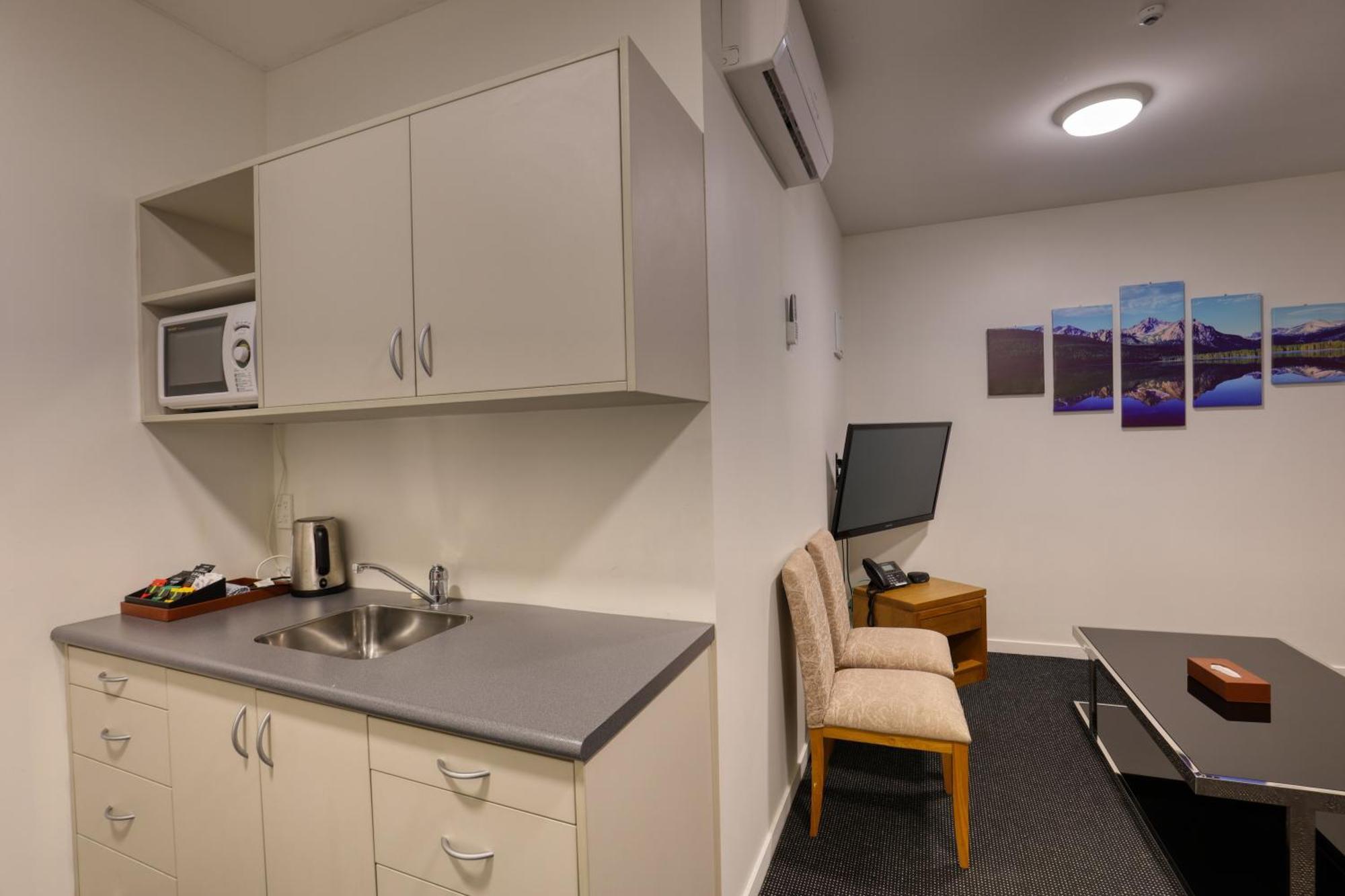 Ramada By Wyndham, Hamilton City Center Extérieur photo