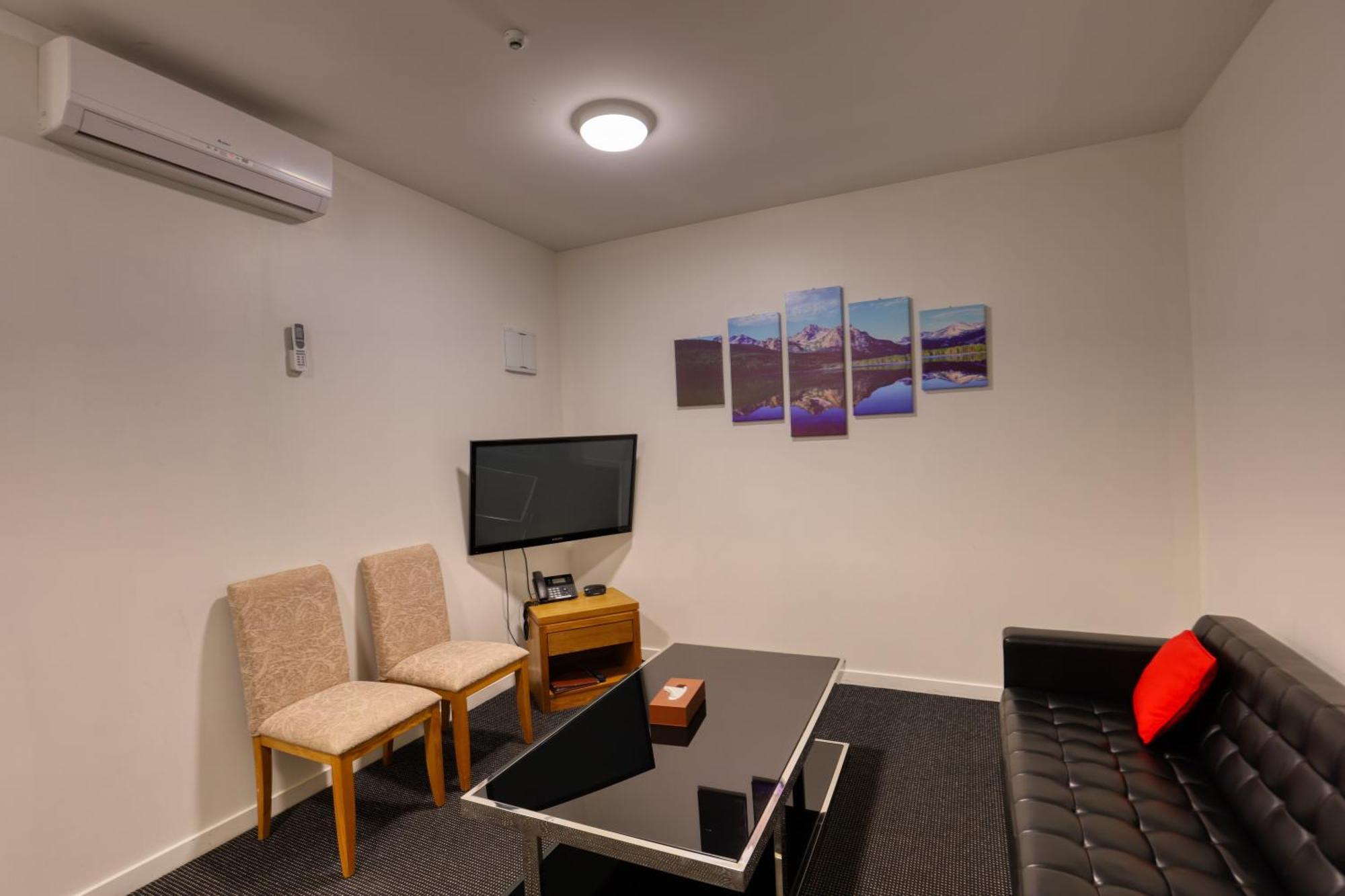 Ramada By Wyndham, Hamilton City Center Extérieur photo