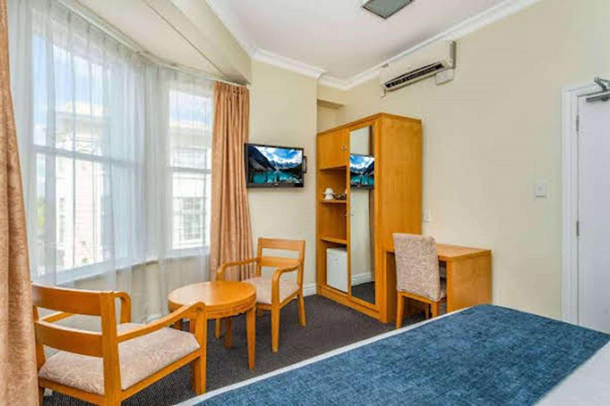 Ramada By Wyndham, Hamilton City Center Extérieur photo