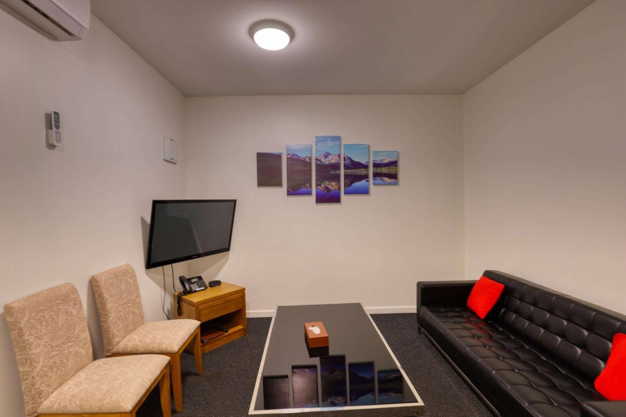 Ramada By Wyndham, Hamilton City Center Extérieur photo