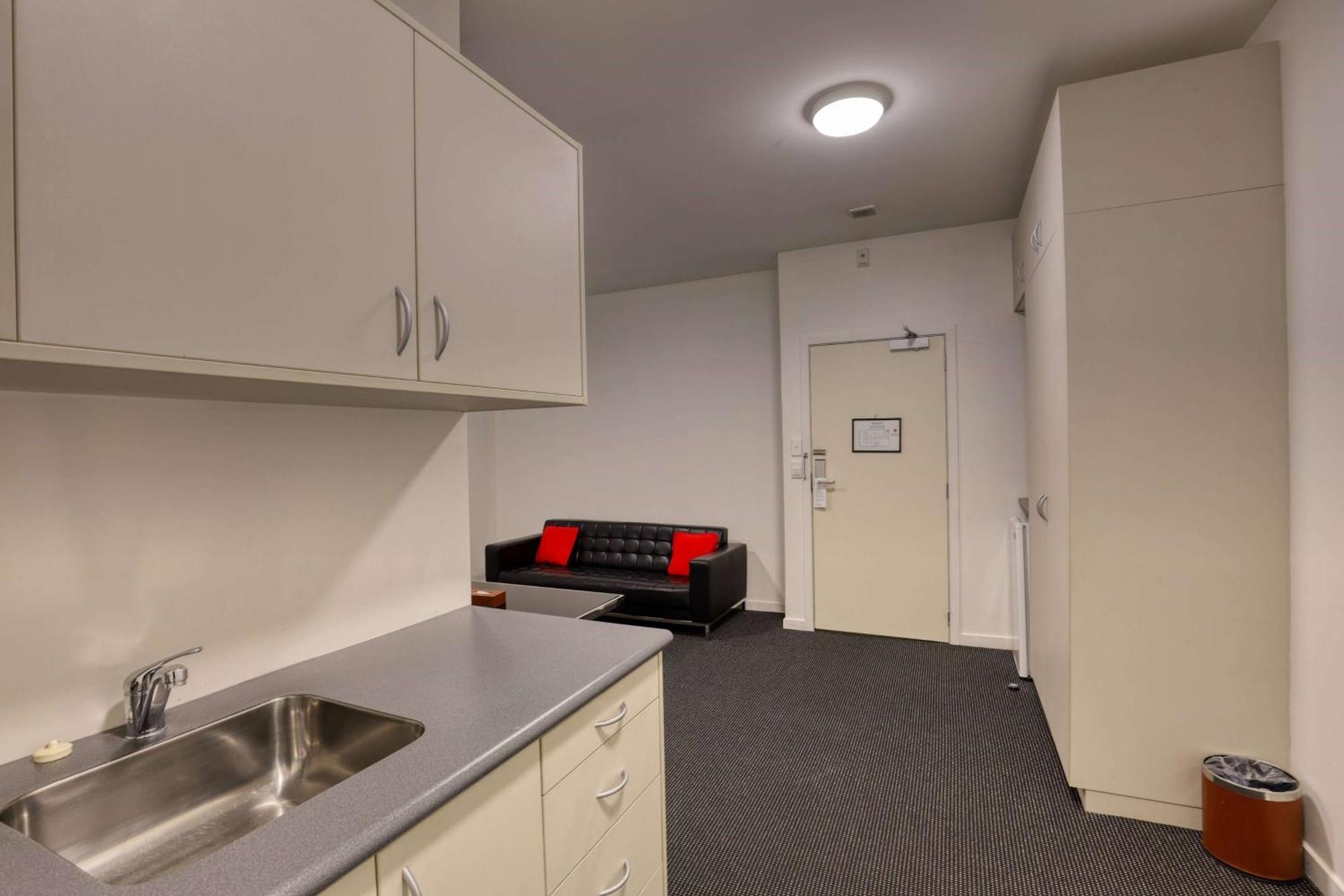 Ramada By Wyndham, Hamilton City Center Extérieur photo