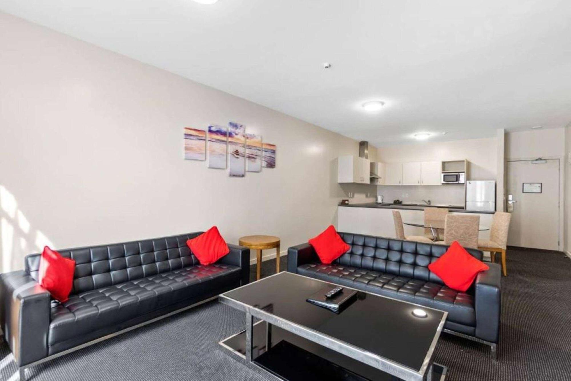 Ramada By Wyndham, Hamilton City Center Extérieur photo