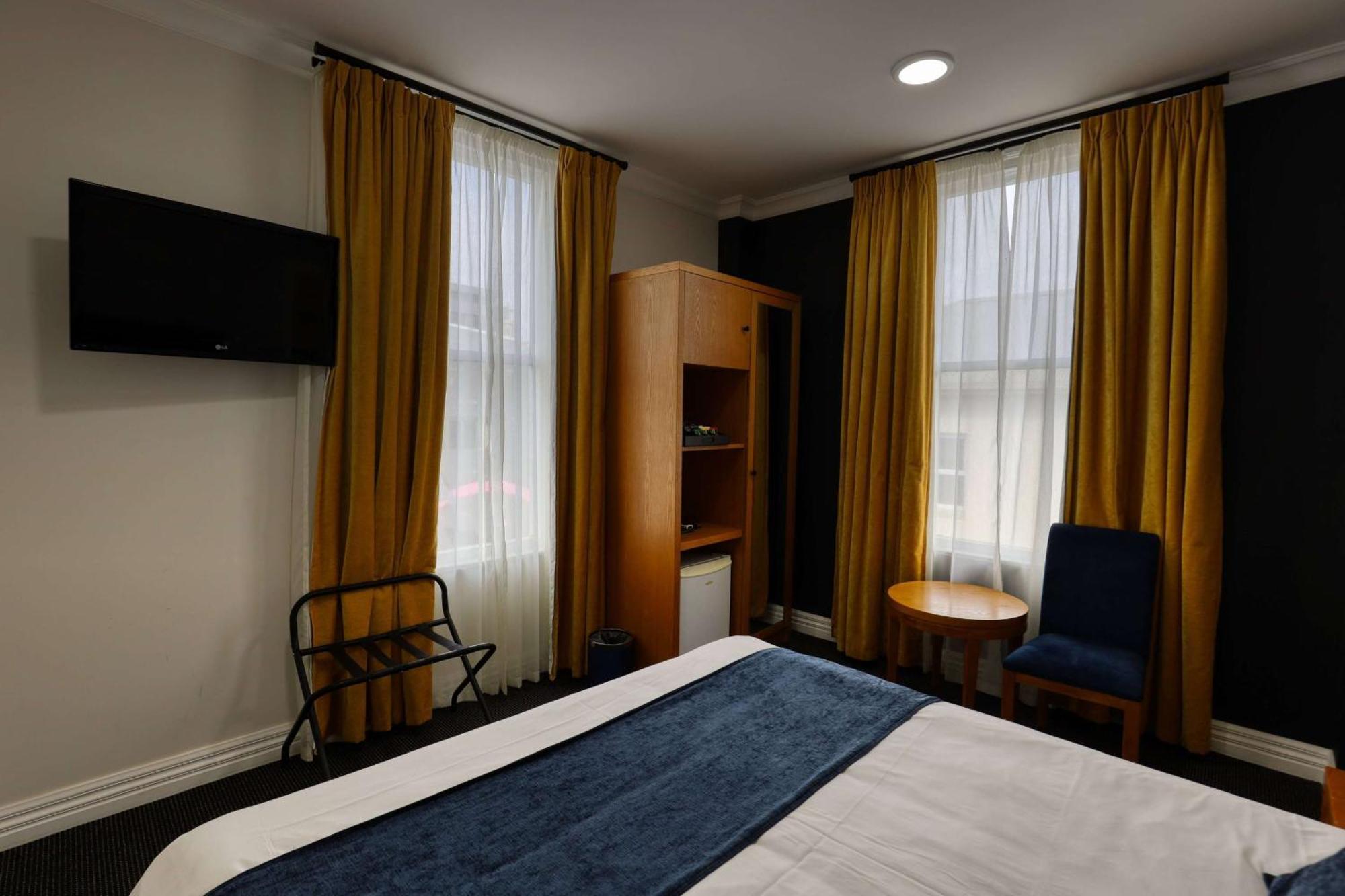 Ramada By Wyndham, Hamilton City Center Extérieur photo