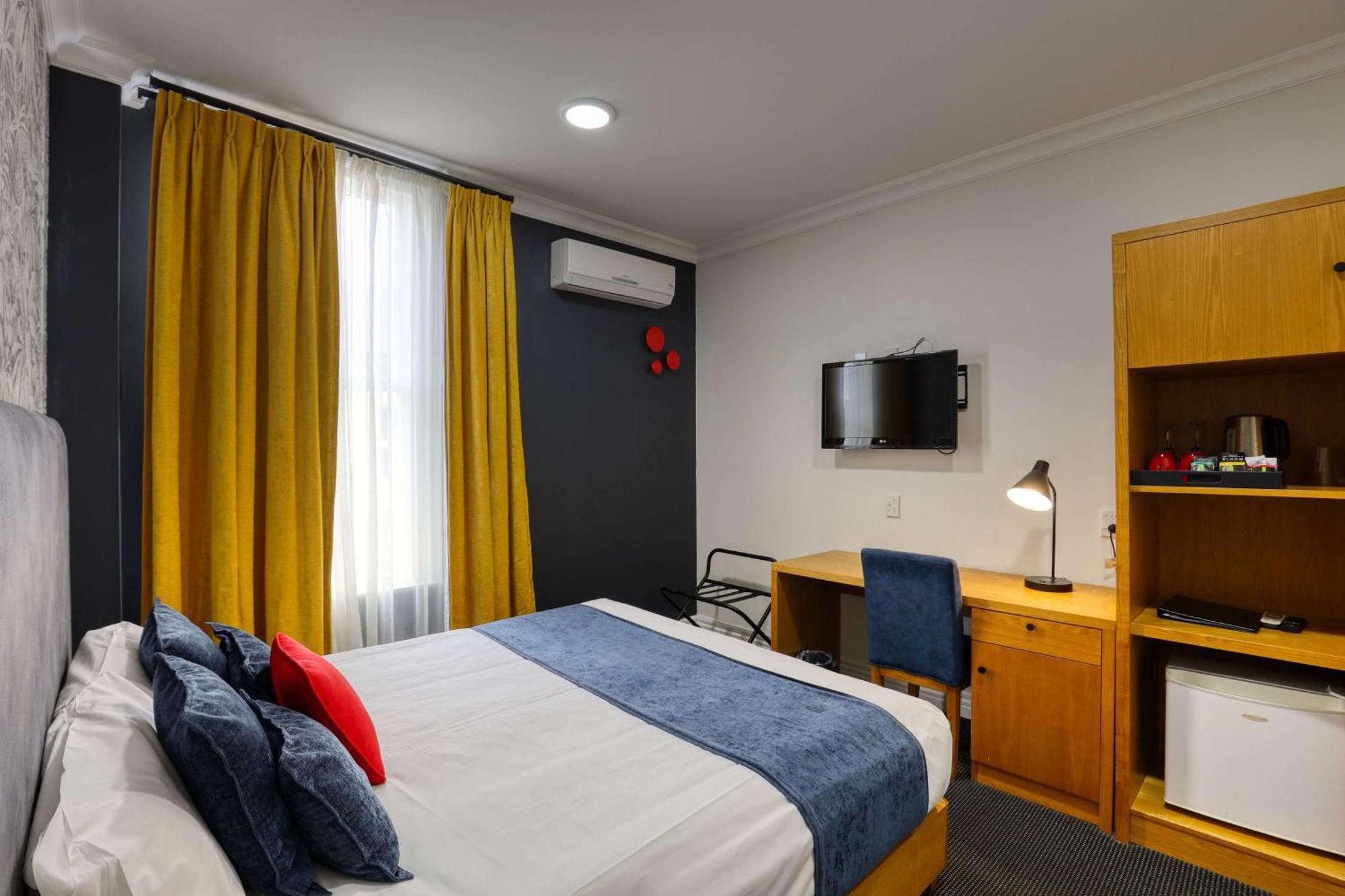 Ramada By Wyndham, Hamilton City Center Extérieur photo