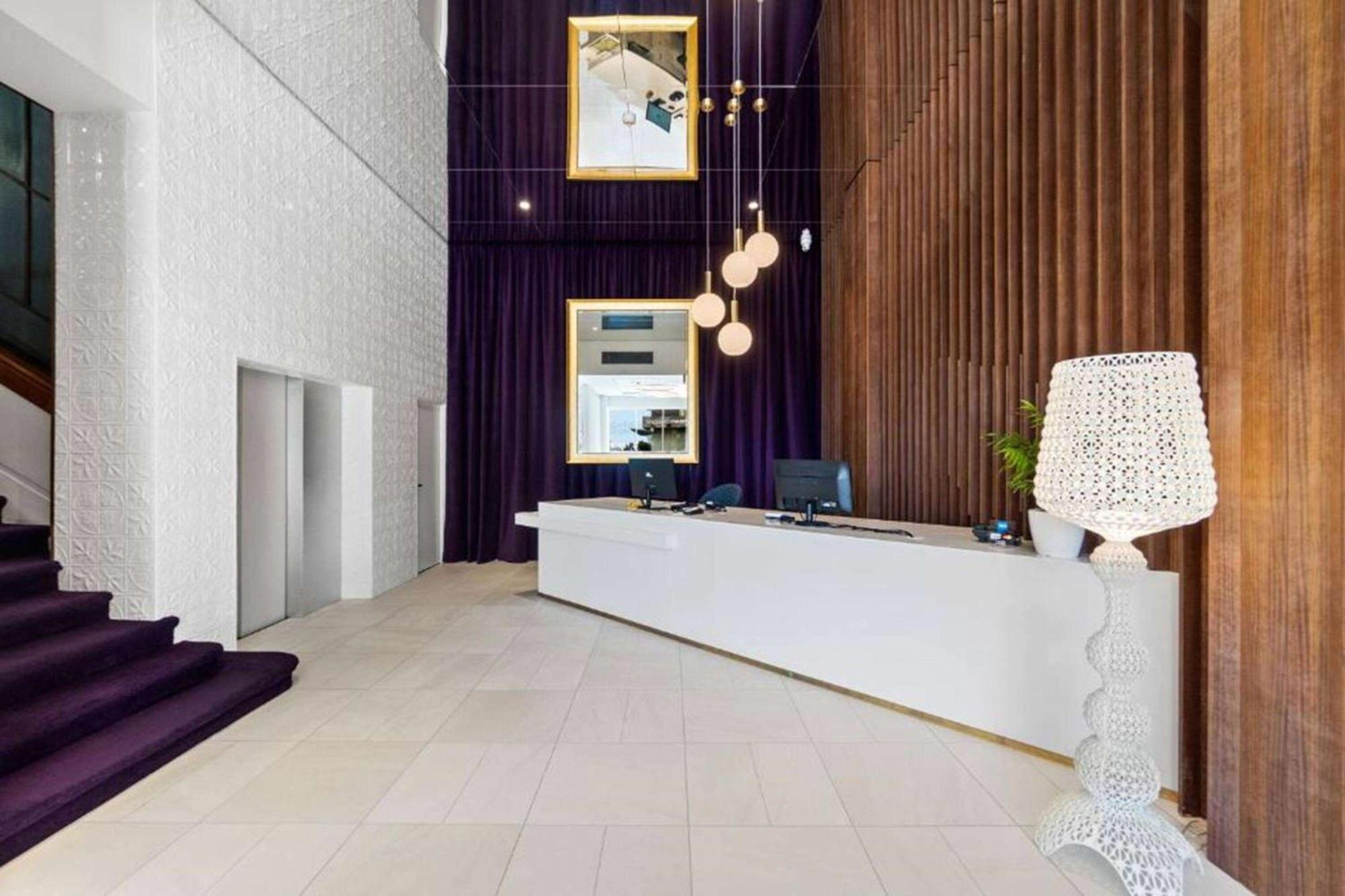 Ramada By Wyndham, Hamilton City Center Extérieur photo