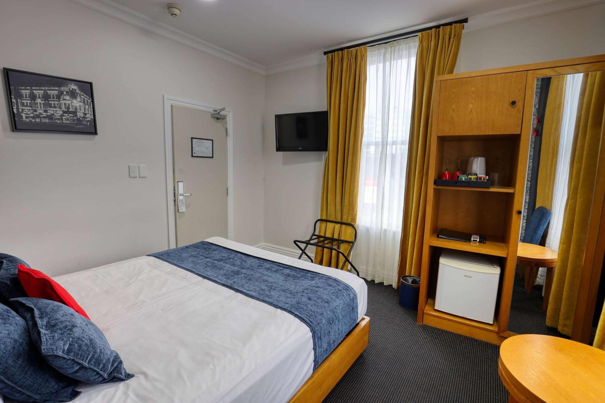 Ramada By Wyndham, Hamilton City Center Extérieur photo