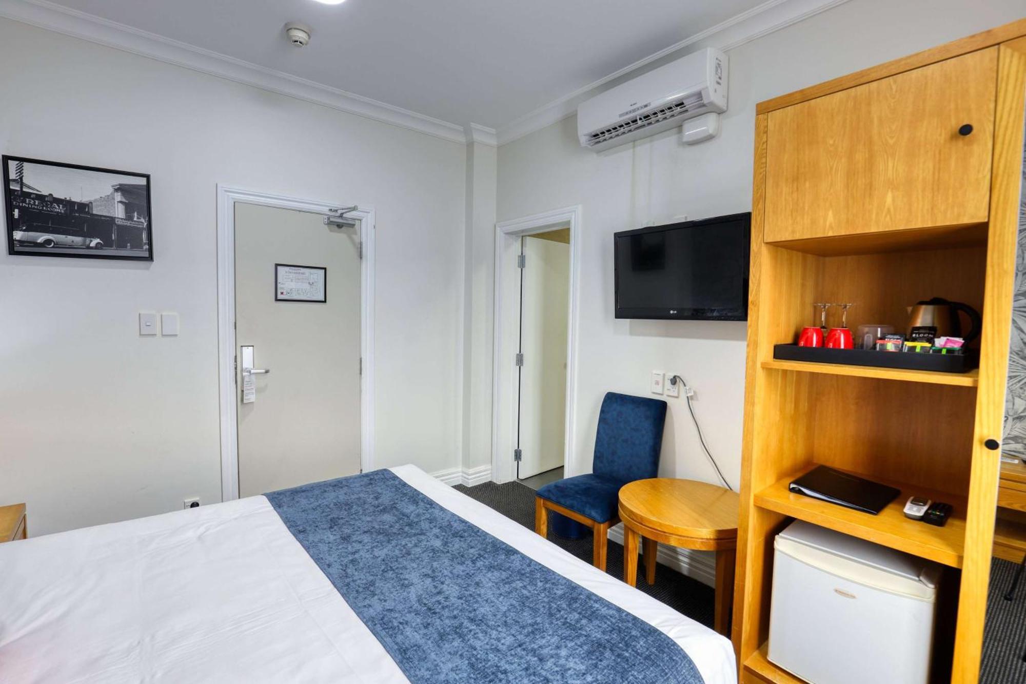 Ramada By Wyndham, Hamilton City Center Extérieur photo