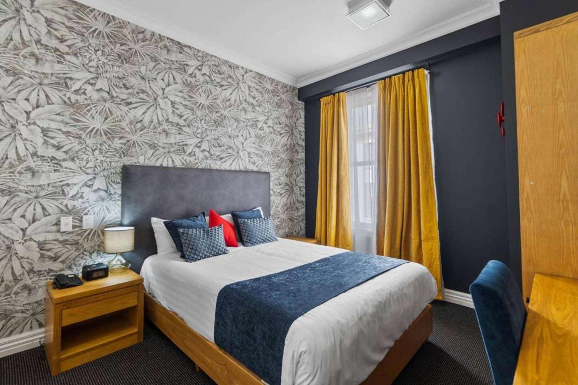 Ramada By Wyndham, Hamilton City Center Extérieur photo