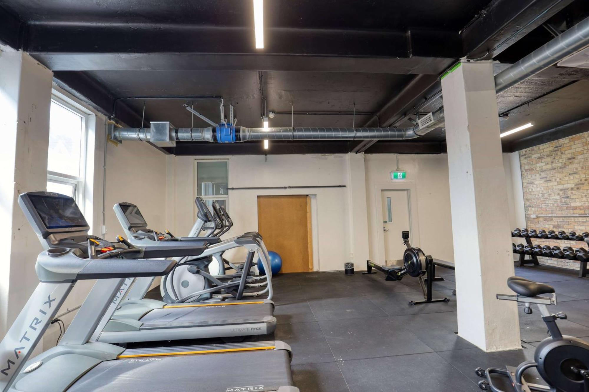 Ramada By Wyndham, Hamilton City Center Extérieur photo