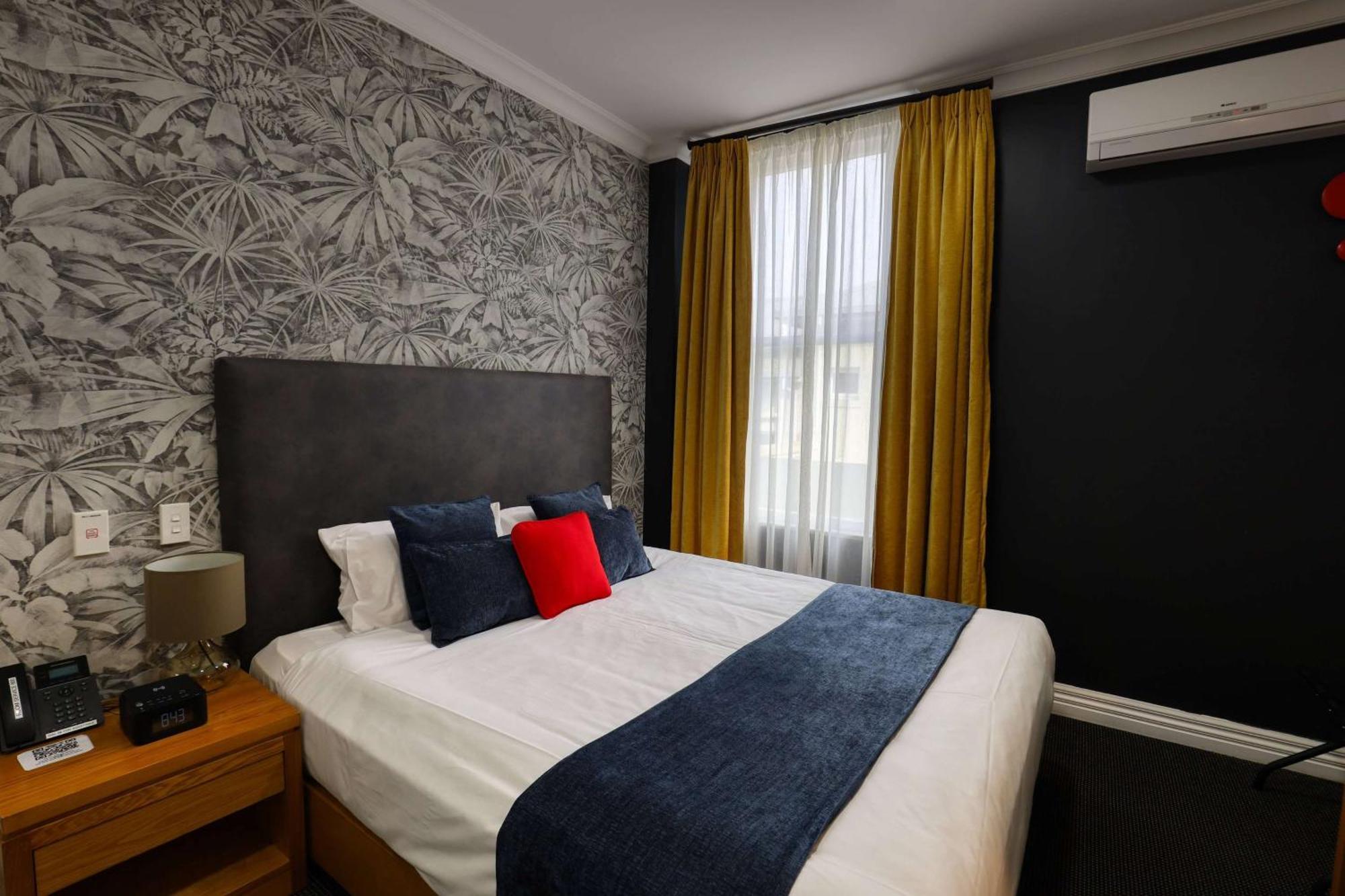 Ramada By Wyndham, Hamilton City Center Extérieur photo