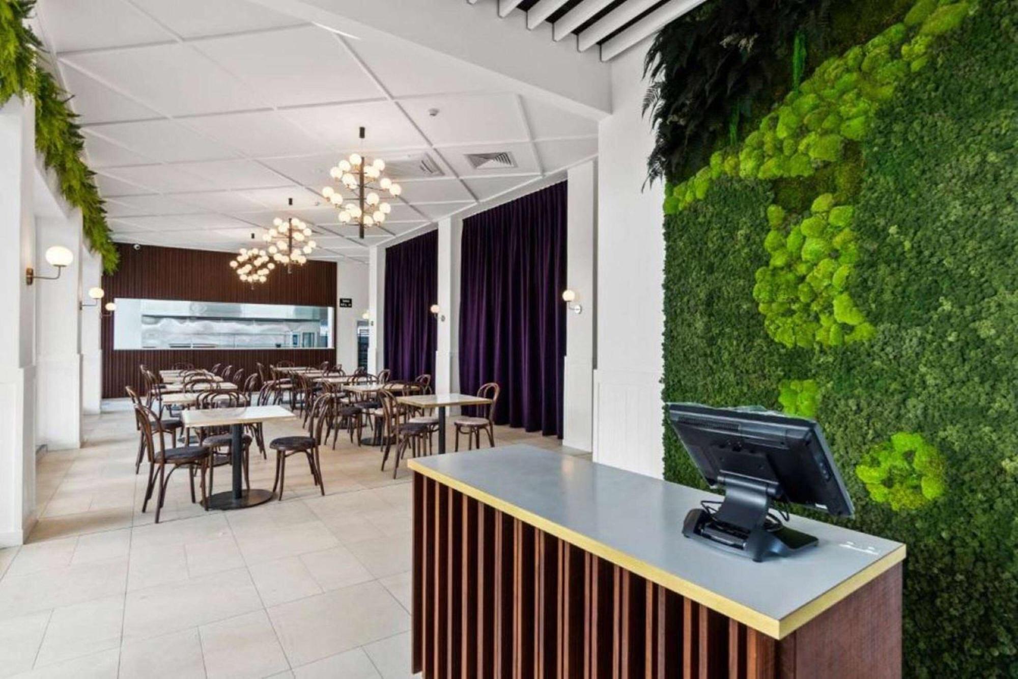 Ramada By Wyndham, Hamilton City Center Extérieur photo